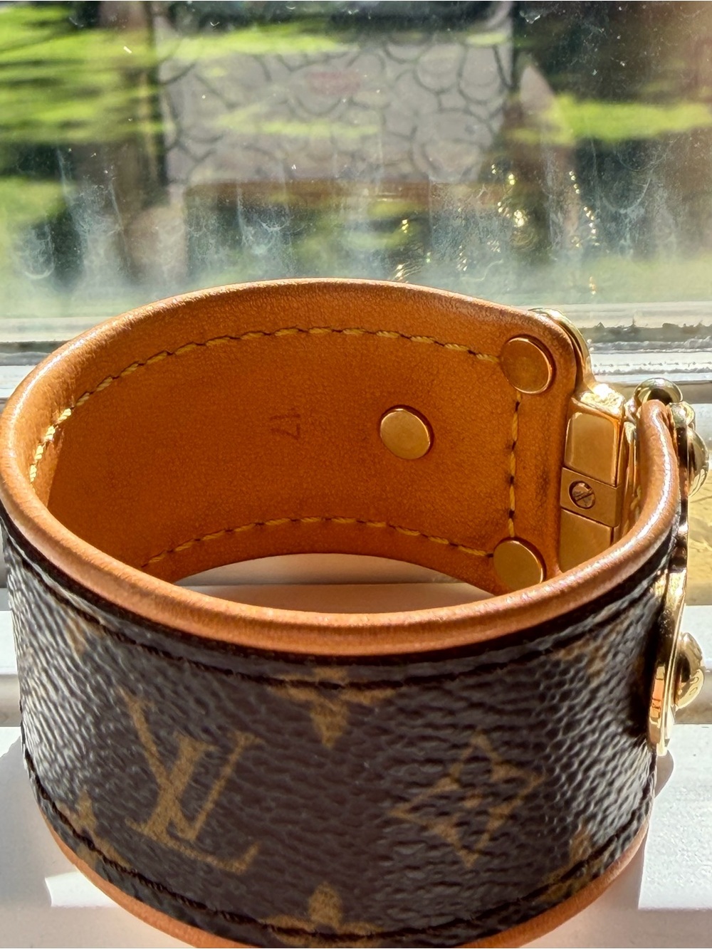 Louis Vuitton Monogram Save It Bracelet Cuff - Picture 4 of 14